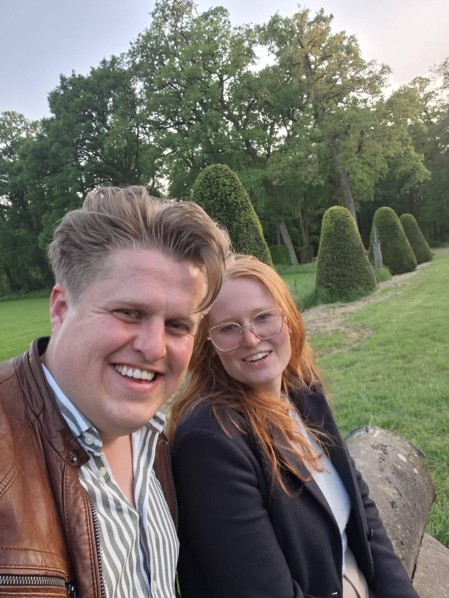Daan & Elise in de tuin